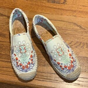 Gianni Bini Cream Floral Espadrilles